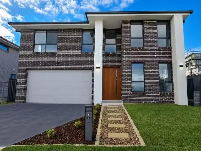 4 Sunvale Street, GILEAD House for rent Listed by Team Radzie.