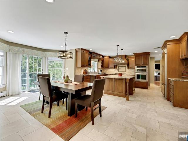 4 Swan Hollow Court