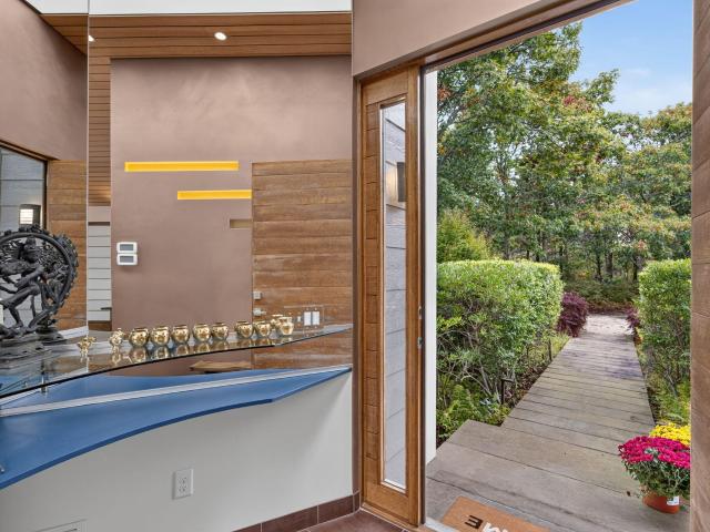 4 Sylvias Way