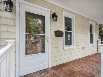 4 S 8th St, New Hyde Park, NY 11040 | MLS #986024