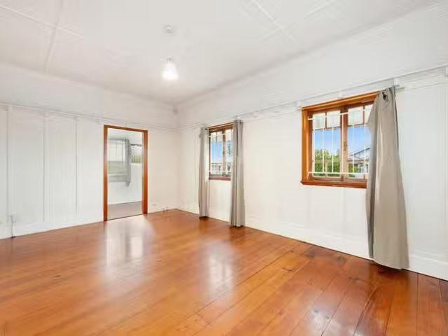 4 Saint Leonards Street, Coorparoo, QLD 4151