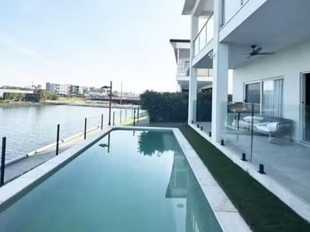 4 Santa Monica Boulevard, Hope Island, QLD 4212