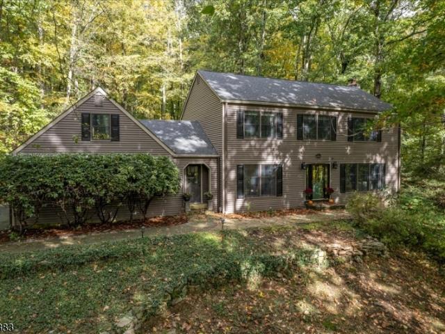 4 Scenic Falls Rd
