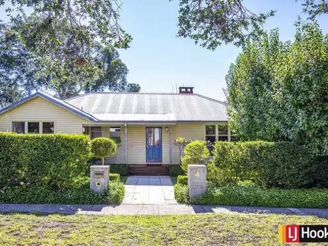 4 Schomburgk Street, Yarralumla, ACT 2600