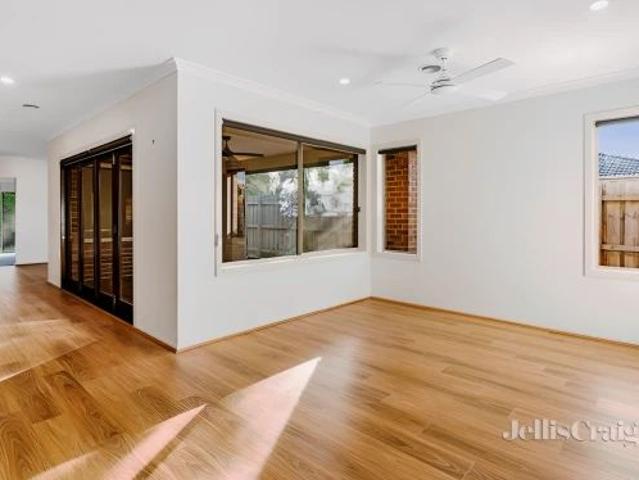 4 Secluded Pl, Doreen, Melbourne
