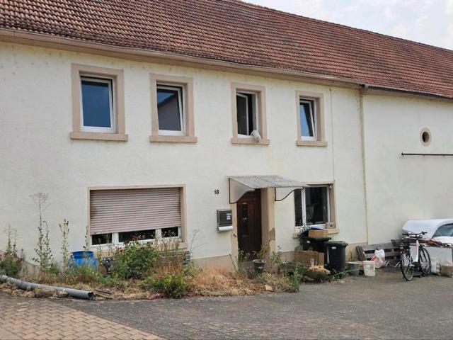 4 Seiten Hof mit viel Potenzial