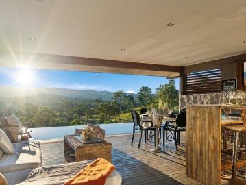 4 Separate Dwellings With Sensational Mountain Views