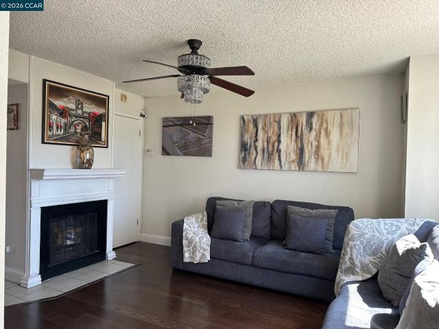 4 Sheffield Ct