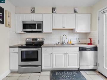 4 Sheffield Ct