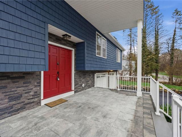 4 Shore Road