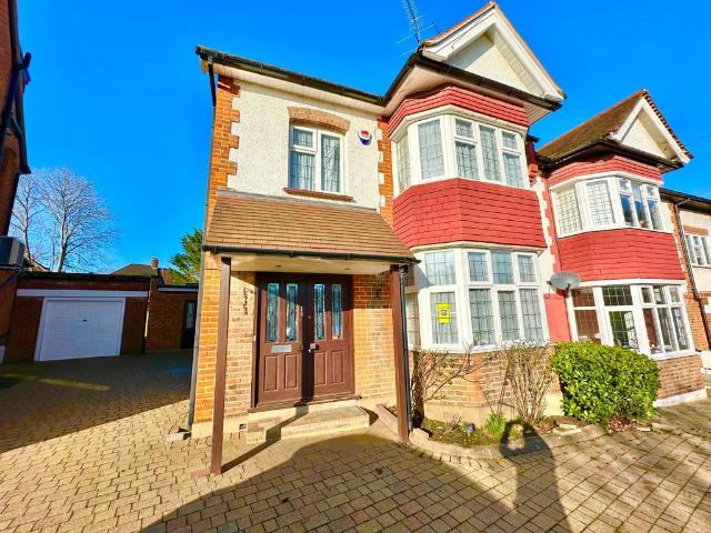 4 Singleton Scarp, London, N12 7AR, United Kingdom | 5 bed duplex for rent #140397641 | Rentberry