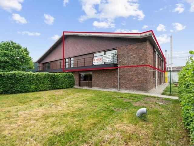 4 slaapkamer appartement met magazijn te Lokeren