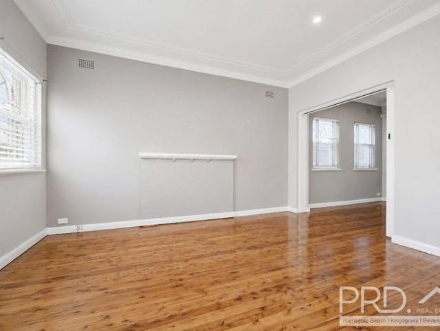 4 SPACIOUS BEDROOMS | RENOVATED INTERIORS | WALKING DISTANCE TO STATION