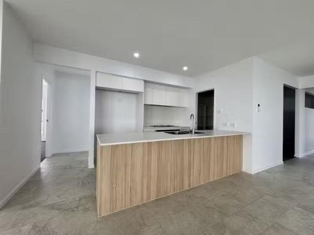 4 Turtle Rise, BONVILLE House for rent Listed by Lisa Flick o.