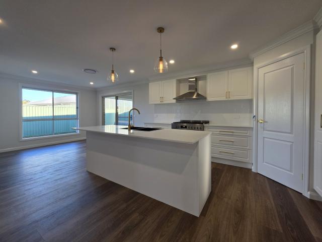 4 Twynam AvenueWindradyne NSW 2795, Australia