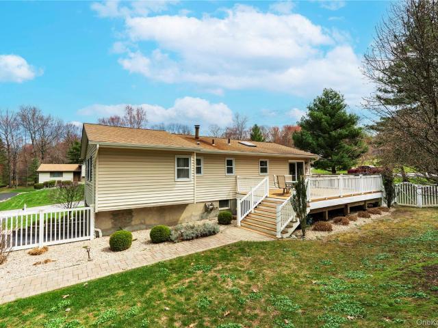 4 Tanglewood Ln, Poughkeepsie, NY 12603 | MLS #1024