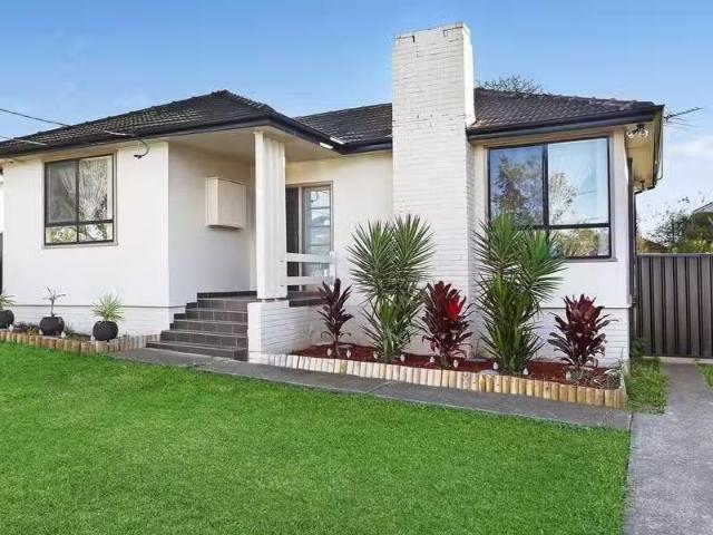 4 Tempe Street, Greenacre House for rent Listed by Demi Grozo.