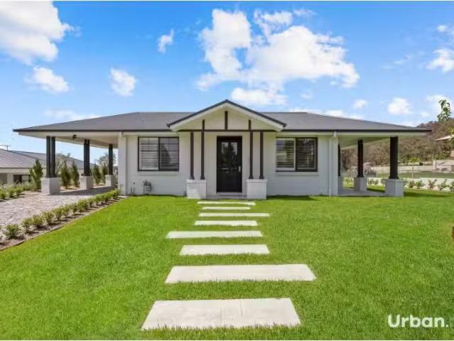 4 The Acres Way, Tahmoor House for rent Listed by Thuong Hoan.