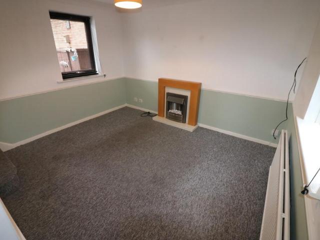 4 Trinity Court 2 bed terraced house to rent £600 pcm £138 pw