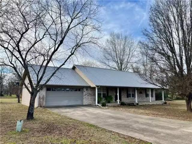 4 TRISON LN, CLARKSVILLE, AR 72830