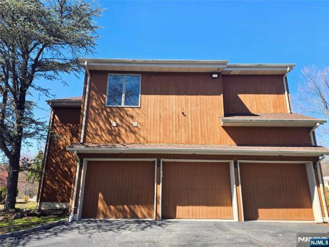 4 Valenza Lane