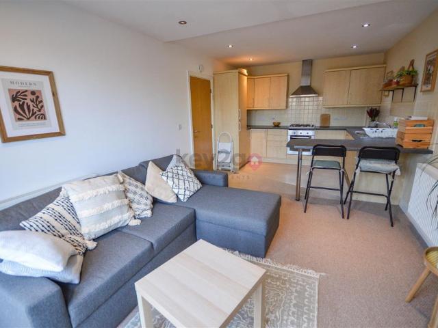 4 Valley Road, Sheffield, S8