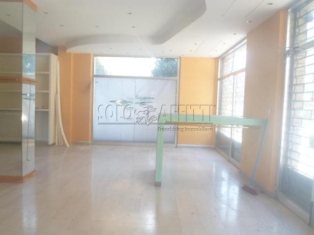 4 vetrine trilocale 120mq