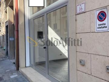 4 vetrine Via Magna Grecia 14 bilocale 130mq