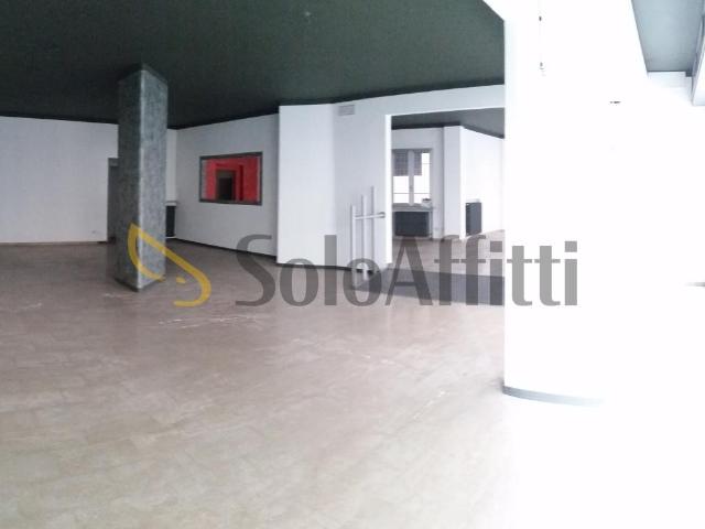 4 vetrine Via Marco Minghetti 7 bilocale 180mq