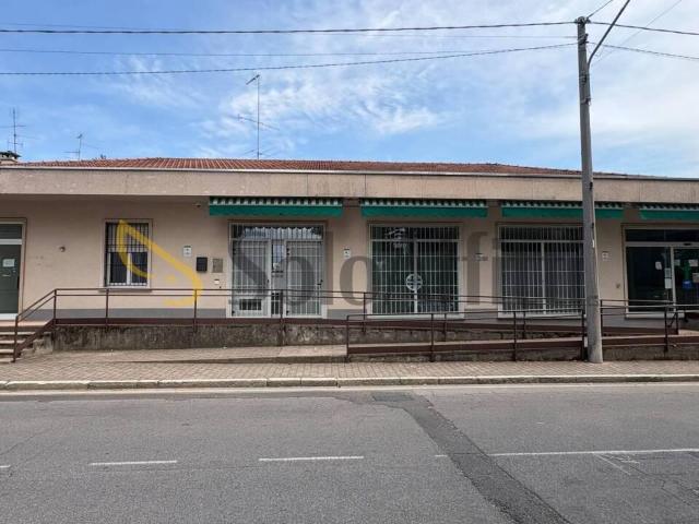 4 vetrine Via Contardo Ferrini 42 monolocale 155mq