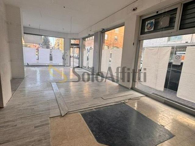 4 vetrine Via Venezia bilocale 80mq