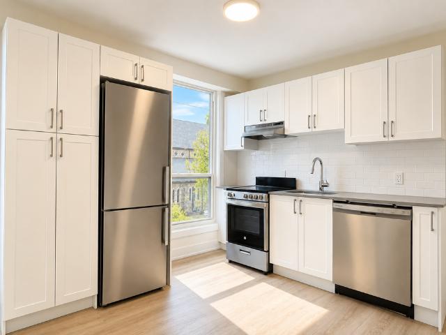 4 Victoria Avenue South apartment — Hamilton, ON 1 Bedroom 1 Bedroom