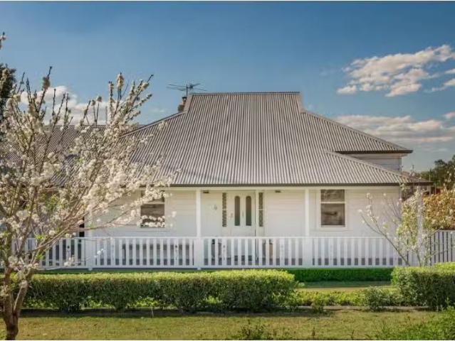 4 View St, Singleton House for rent Listed by Jess Paget of L.