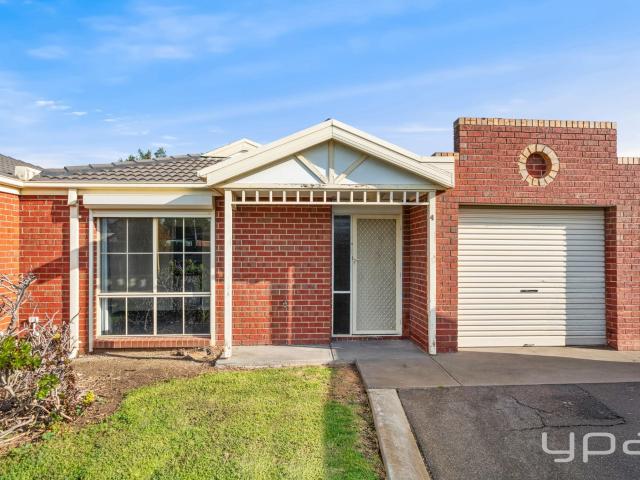 4 Village Avenue, Taylors Lakes