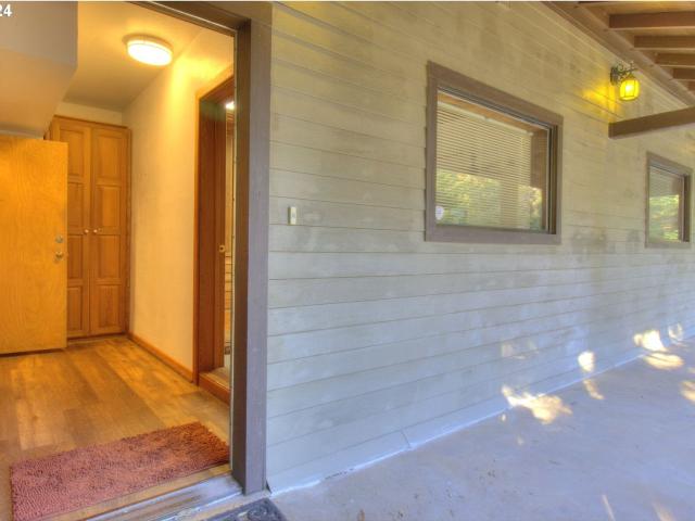4 Vista Dr, Port Orford, OR