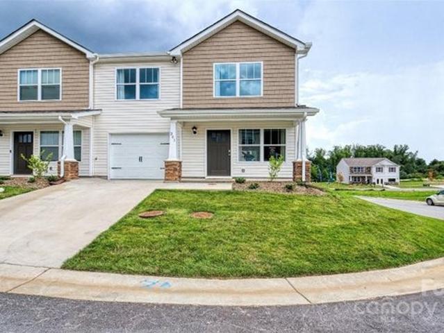 4 Virginia Commons Dr, Arden, NC 28704