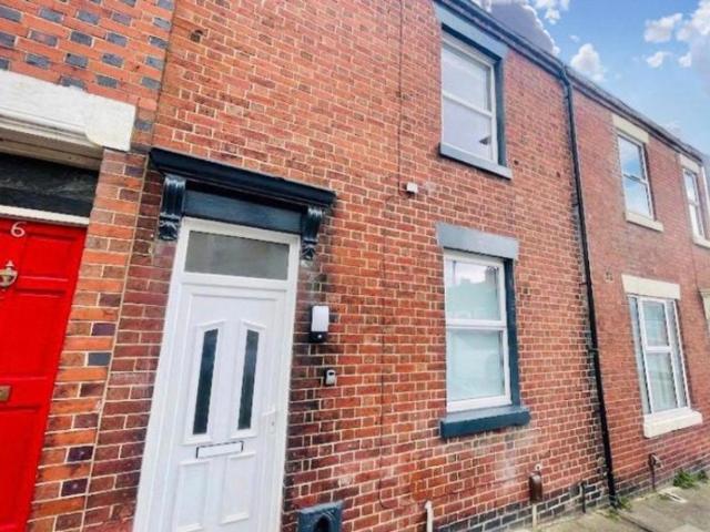 4 Wadham Street, Stoke On Trent, ST4 1 bed in a house share to rent £525 pcm £121 pw