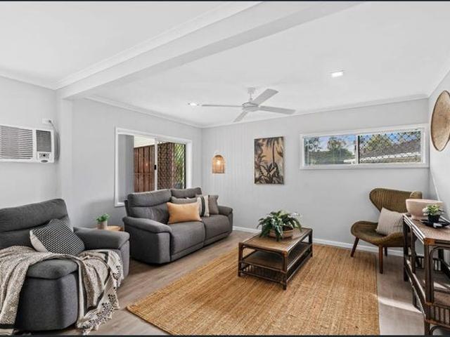 4 Warrungen way Ashmore QLD 4214