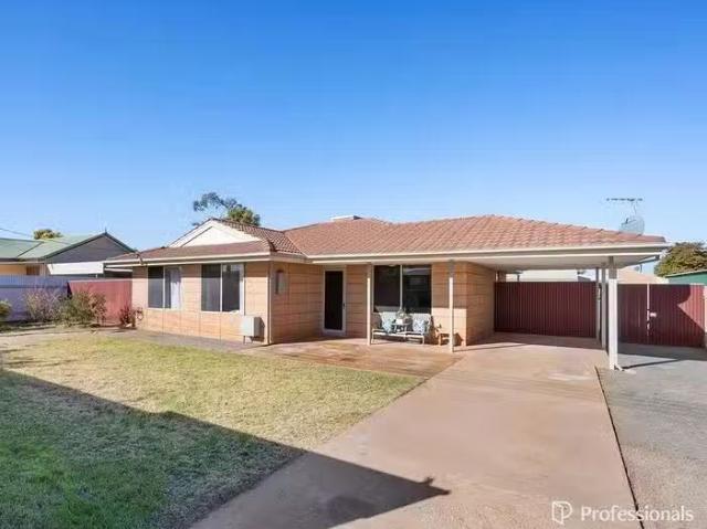 4 Watts Close, Boulder, WA 6432
