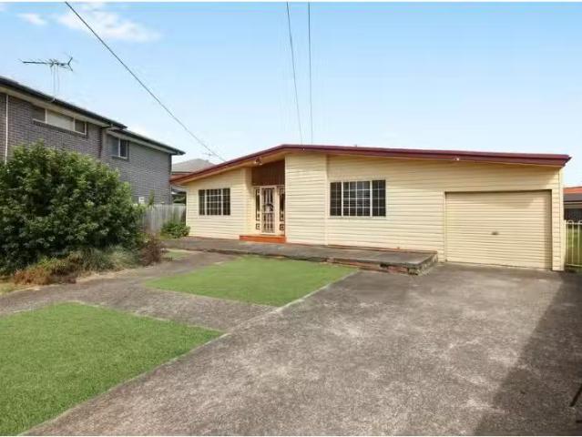 4 Wau Pl, Holsworthy House for rent Listed by Renee Fitzsimon.