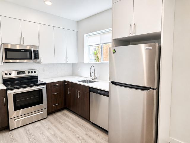 4 WEEKS FREE RENT! Brand New Modern Units in N. Tabor Neighborhood