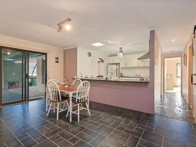 4 Weeroona Avenue, Port Noarlunga South, SA 5167