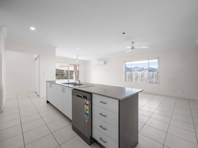 4 Wentworth Place Glen Eden, QLD 4680