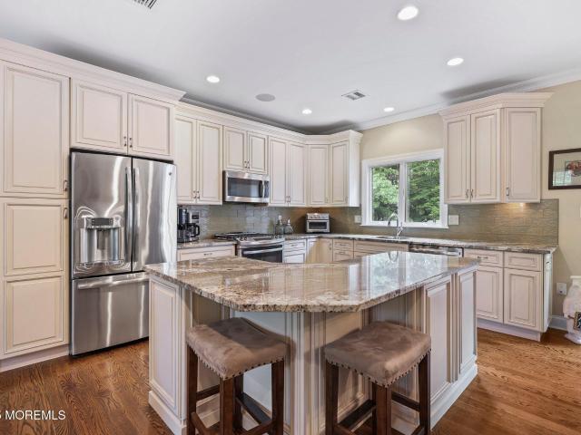 4 White Pines Way