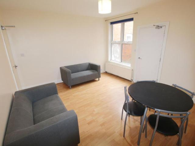 4 Whitehall Terrace, Lincoln. 5 bed house share to rent £515 pcm £119 pw