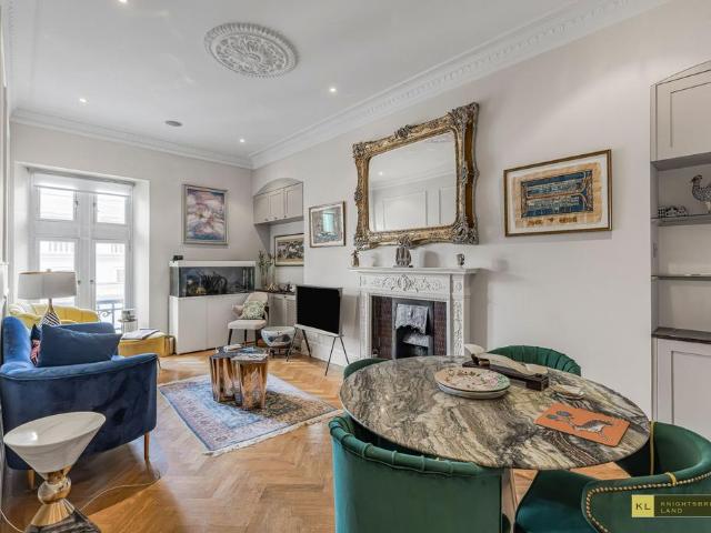 4 Whitehall Court, London SW1A 2 bed apartment to rent £5,500 pcm £1,269 pw
