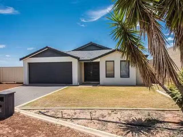 4 Wildwave Bend, Wandina, WA 6530