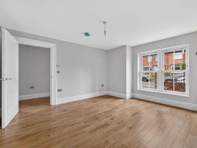 4 Willesden Park, Stranmillis, Belfast, BT9 5GX