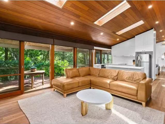 4 William James Drive, Mount Kembla House for rent Listed by.