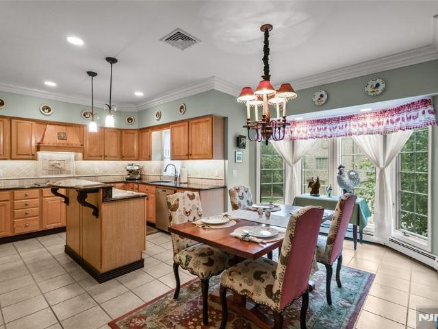 4 Windsor Court